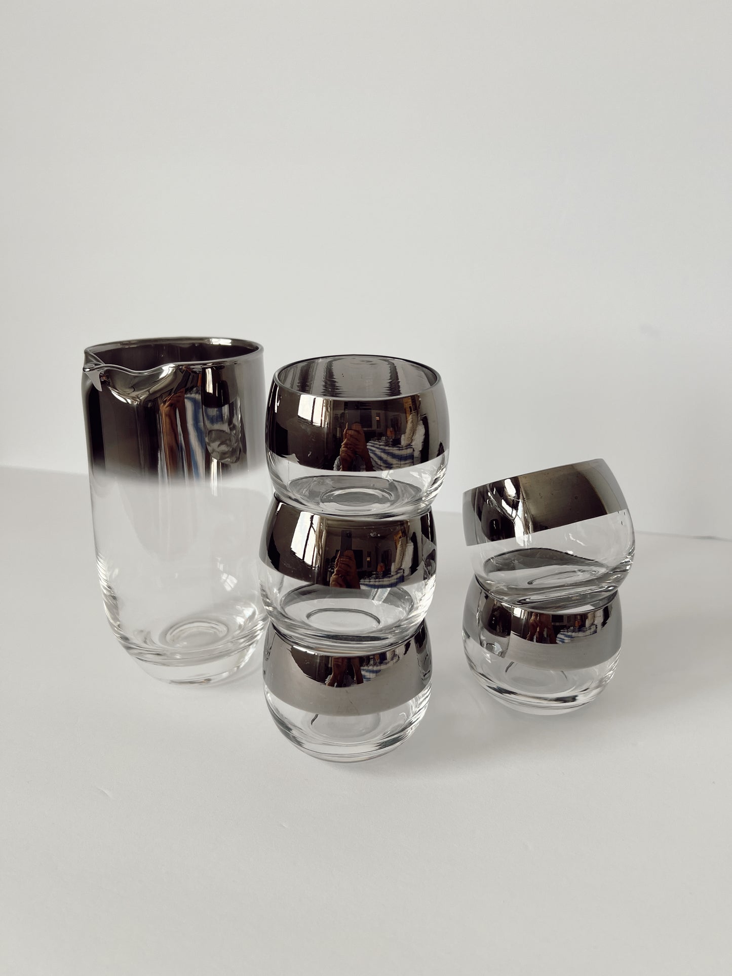 Vintage Dorothy Thorpe Cocktail Set